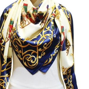 Scarf NWT Oversize Center Medallion Filagree Design Wrap